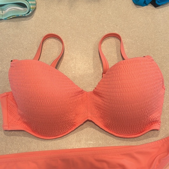 Shade and shore coral ribs wire Padded top with XL bottom - Picture 2 of 5